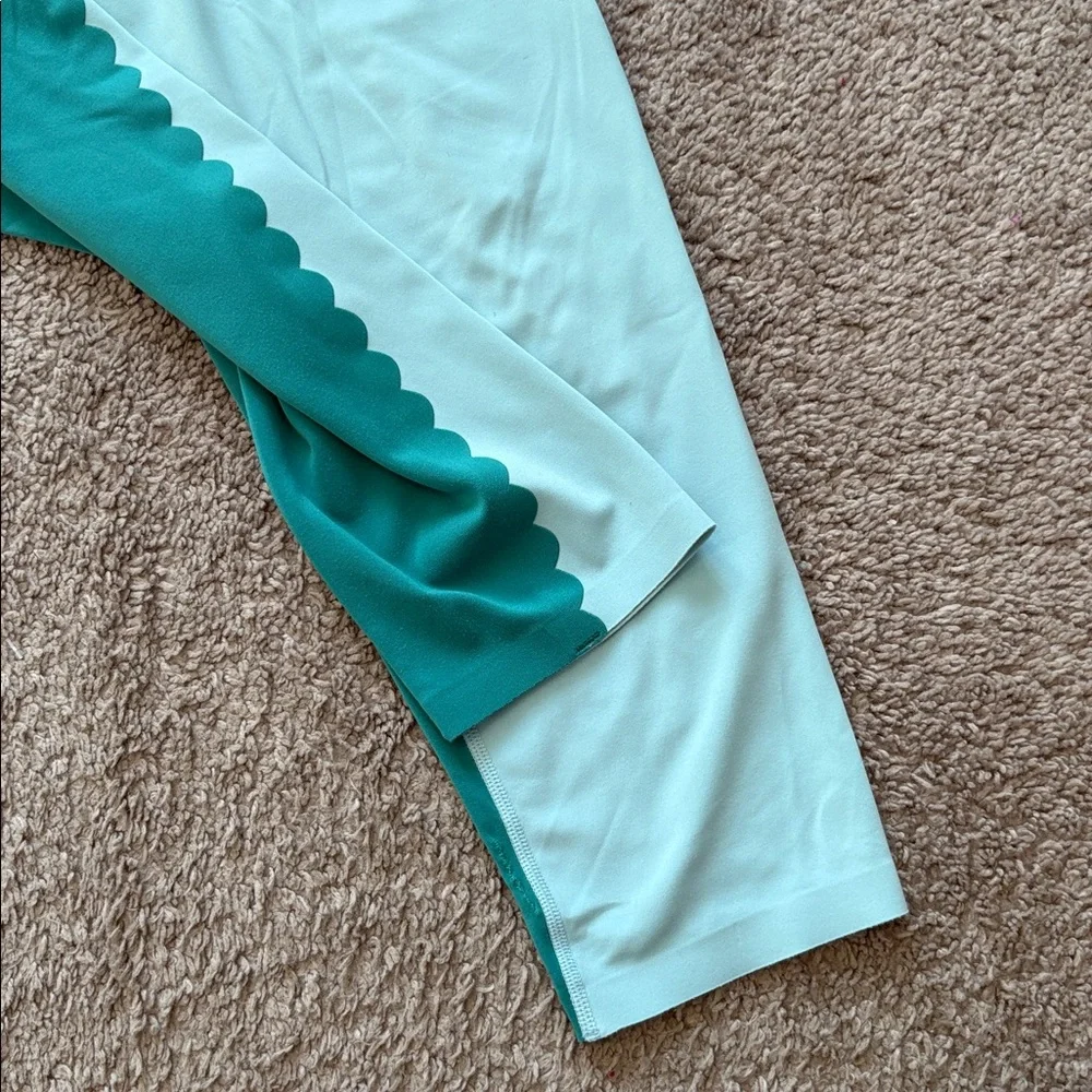 aerie scallop detail